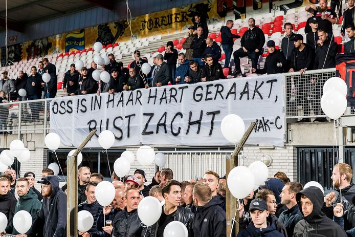 Bij TOP Oss - Sparta werd gisteravond stil gestaan bij het spoordrama van donderdag.