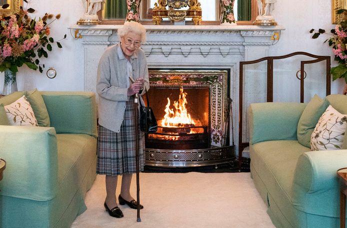 Koningin Elizabeth afgelopen dinsdag in de Drawing Room in Balmoral Castle, waar ze de nieuwe premier Liz Truss opwachtte.