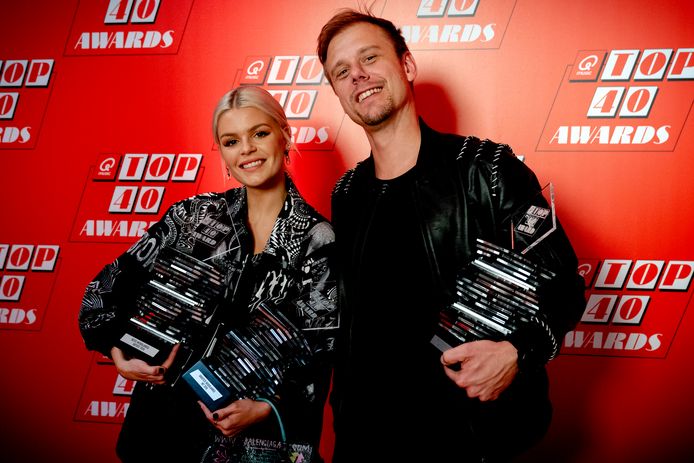 Armin van Buuren en Davina Michelle hebben de Top 40 Award die ze vrijdagavond kregen voor hun hit ‘Hoe het danst’ opgedragen aan Marco Borsato. De zanger zit met een burn-out thuis en is voorlopig uit de running, zo werd donderdag bekendgemaakt.