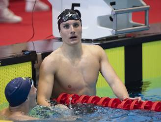 Wie blonk uit op het BK zwemmen en zit blikvanger Lucas Henveaux op schema richting Parijs? “Ik mik op olympische finale”