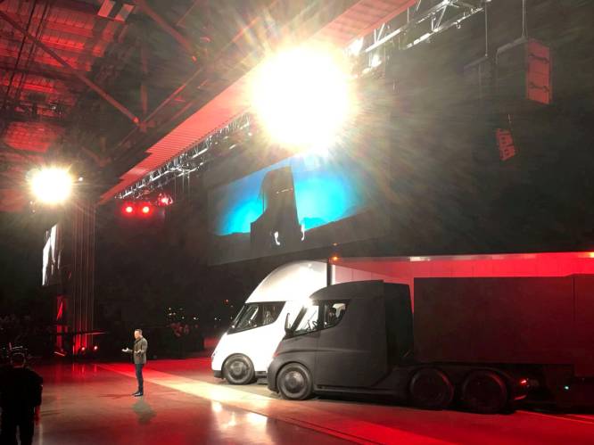 Tesla-truck laat op zich wachten door tekort aan batterijen