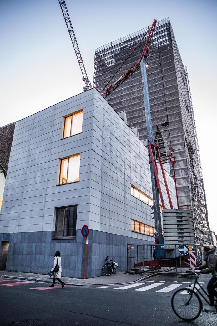 Nieuw uithangbord naast Boekentoren | Gent | hln.be