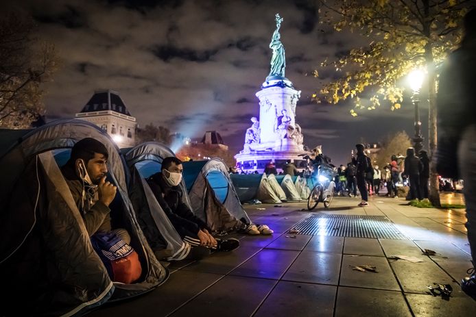De Franse politie ontmantelde gisteravond het tentenkamp in Parijs.