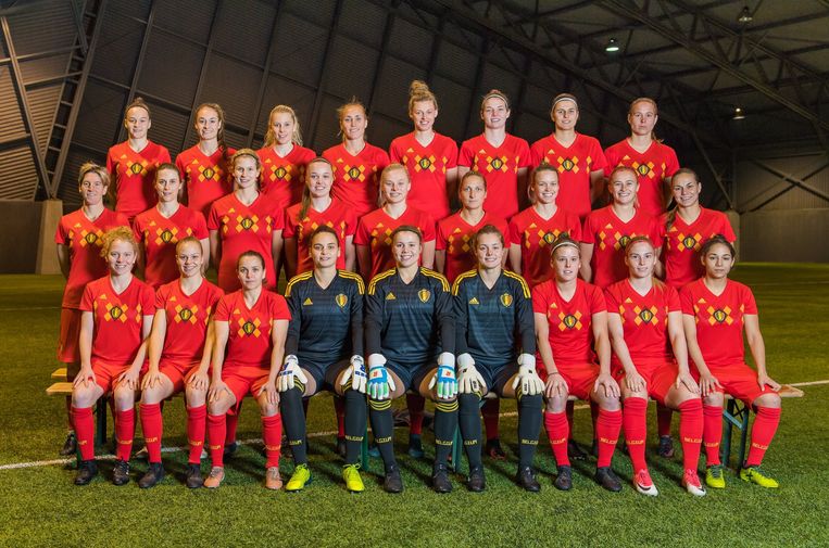De Belgische Red Flames in hun nieuwe shirts. Beeld Photo News