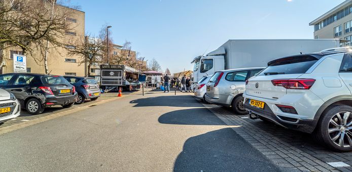 Beeld ter illustratie: parkeren in de Zoetermeerse wijk Rokkeveen.