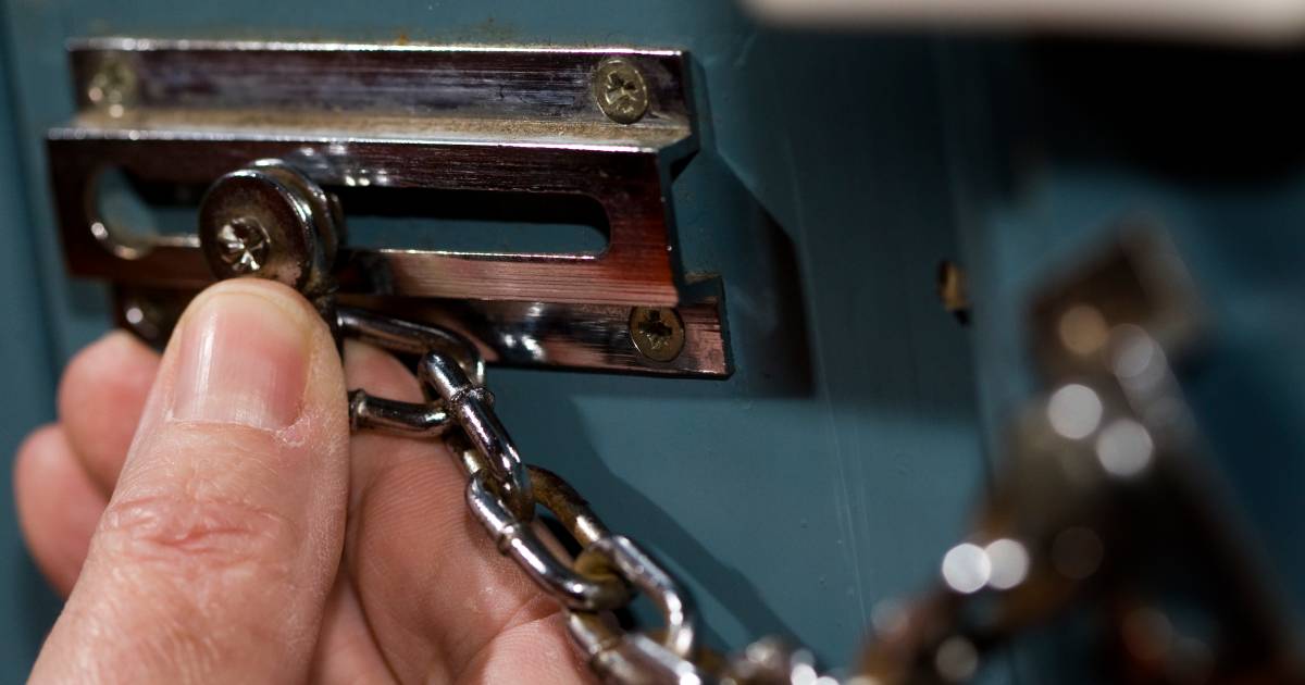 Dieven proberen in te breken in Sliedrechtse woning, politie zoekt getuigen.