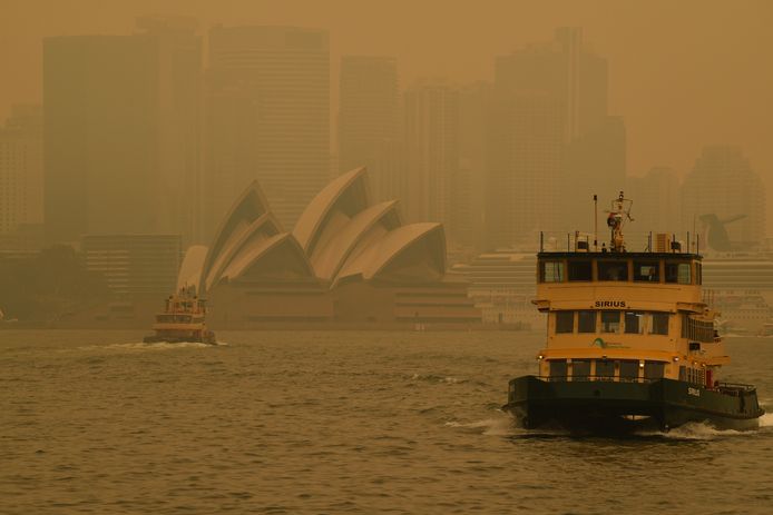 Opnieuw hangt een dikke deken van giftige rook boven Sydney.