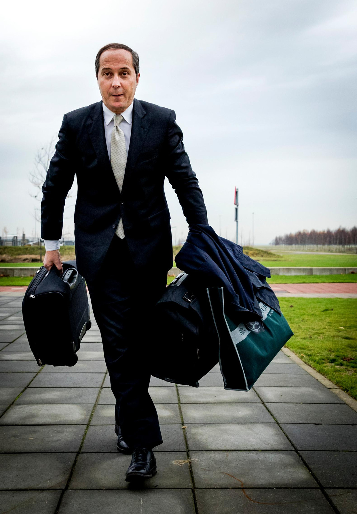 Geert-Jan Knoops, de advocaat van Geert Wilders komt aan bij de rechtbank op Schiphol in de zaak rond de minder Marokkanen-uitspraken van de PVV-leider. Wilders maakt gebruik van zijn recht op het laatste woord in het proces Beeld ANP