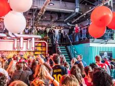 Geen flauw aftreksel maar echt kampioensfeest voor Ajax-vrouwen, bestuurders niet uitgenodigd