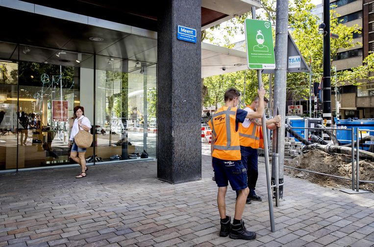 Mondkapjes Hoeven Niet Meer Op In Centrum Amsterdam En Rotterdam De Volkskrant