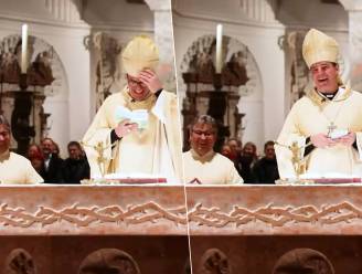Duitse bisschop krijgt slappe lach tijdens paasdienst en hele kerk lacht met hem mee