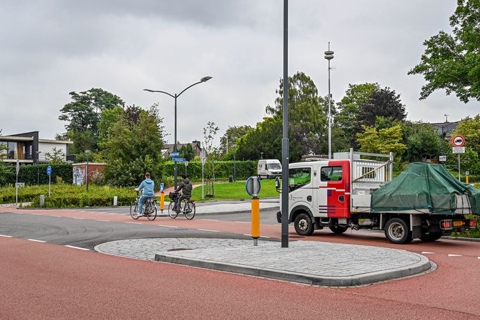 Verkeer uit de Pomonalaan rijdt regelmatig harder dan de toegestane 30 kilometer per uur. Dat zorgt voor gevaarlijke situaties op de fietsstraat waar fietsers voorrang hebben.