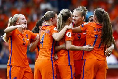 Daar is dé goal van Miedema