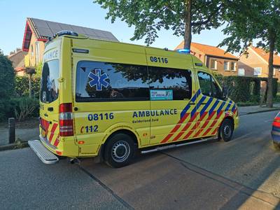 Man gewond door val bij ophangen oranjeversiering