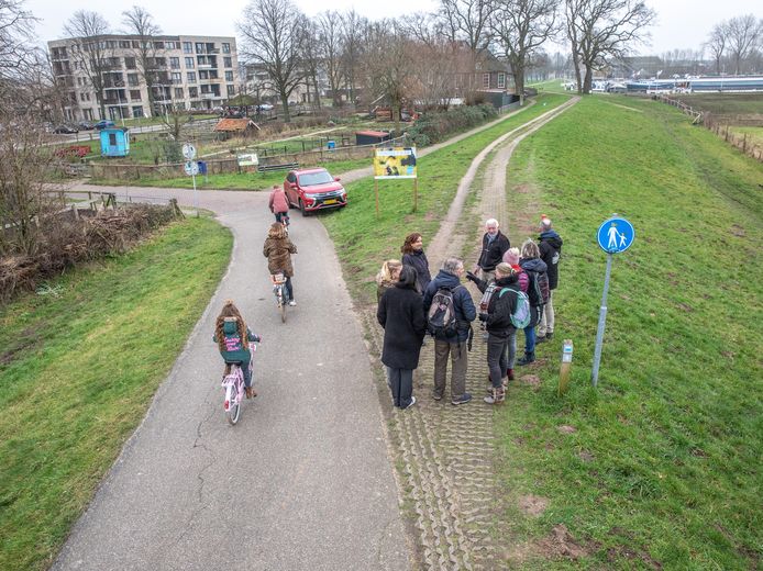 Tijdens het OnzeDijk ontwerpfestival gingen bewoners met het ontwerp van de dijk aan de slag.