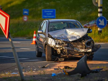 Meerdere gewonden na botsing tussen twee auto’s 