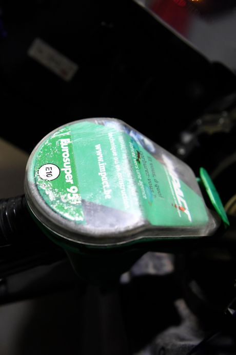 Le prix maximum de l'essence approche les 2 euros par litre