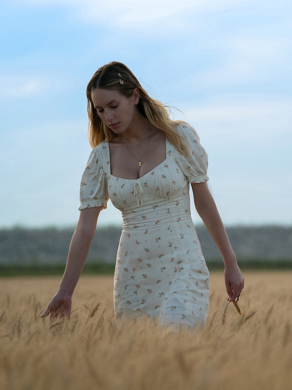 Dylan Penn dans Flag Day