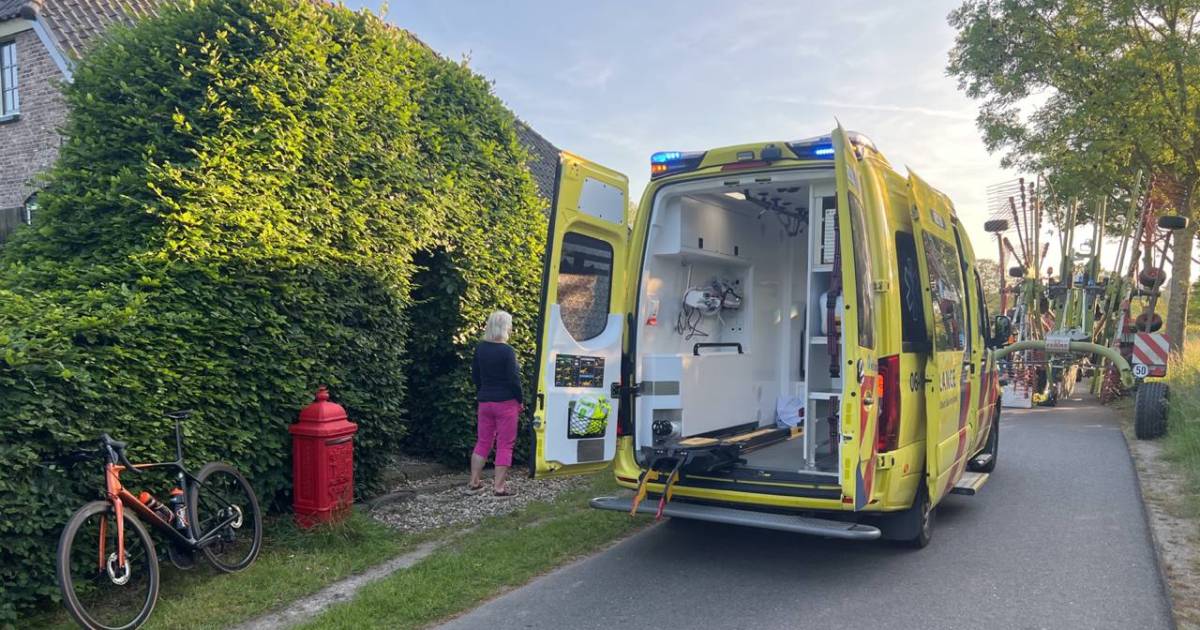 Zwaargewonde wielrenner uit Apeldoorn in coma na ongeluk met tractor op smal weggetje.