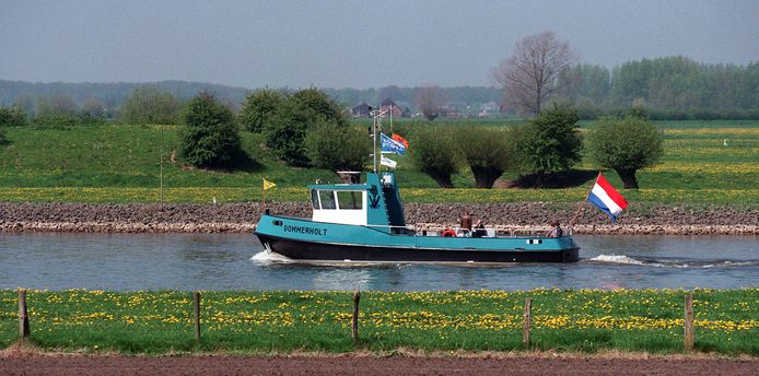Archief: de veerdienst Dommerholt is al vele jaren een vertrouwde verschijning op de IJssel tussen Gorssel en Wilp. Vanaf 2024 wordt een exploitatietekort niet meer door het Gelders verenfonds aangevuld.
