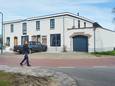 Ilse Gooiker gaat het oude pakhuis van Berghem met haar man Jan en dochter Lisa in oude staat herstellen.