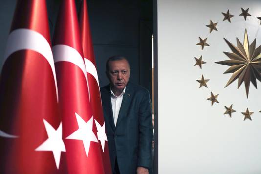 De Turkse president Recep Tayyip Erdogan bij een persconferentie na de verkiezingen op zondag.