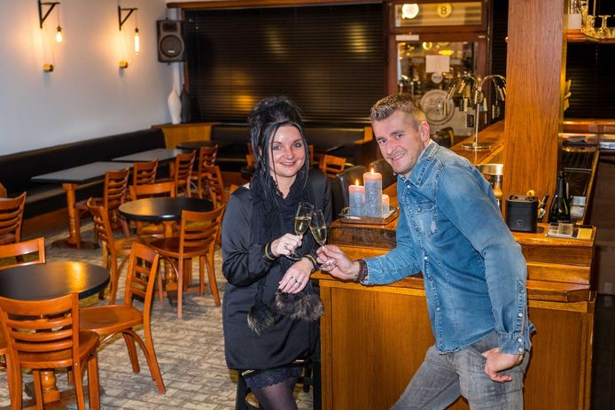 Lieve en Dries runnen vanaf 10 januari het vernieuwde café 'De Ton, Per Sempre' aan de Markt in Haacht.