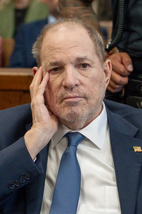 Weinstein krijgt nieuw proces na terugdraaiing veroordeling 2020