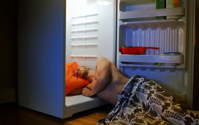 Mensen vallen op de meest vreemde plaatsen in slaap. Als dat achter het stuur gebeurt, is het strafbaar. Maar als er verder niks aan de hand is, ook geen hoofdzonde.