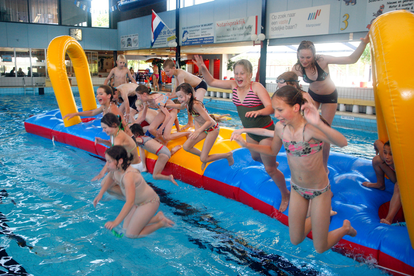 regeren Bedoel Praten tegen Uur van de waarheid voor zwembad in Tiel | Foto | gelderlander.nl