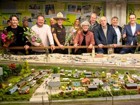Hoekse Recreatieoord ‘vereeuwigd’ in Miniworld. ‘Daar dansten we Dreetje Hazes nog omver!’