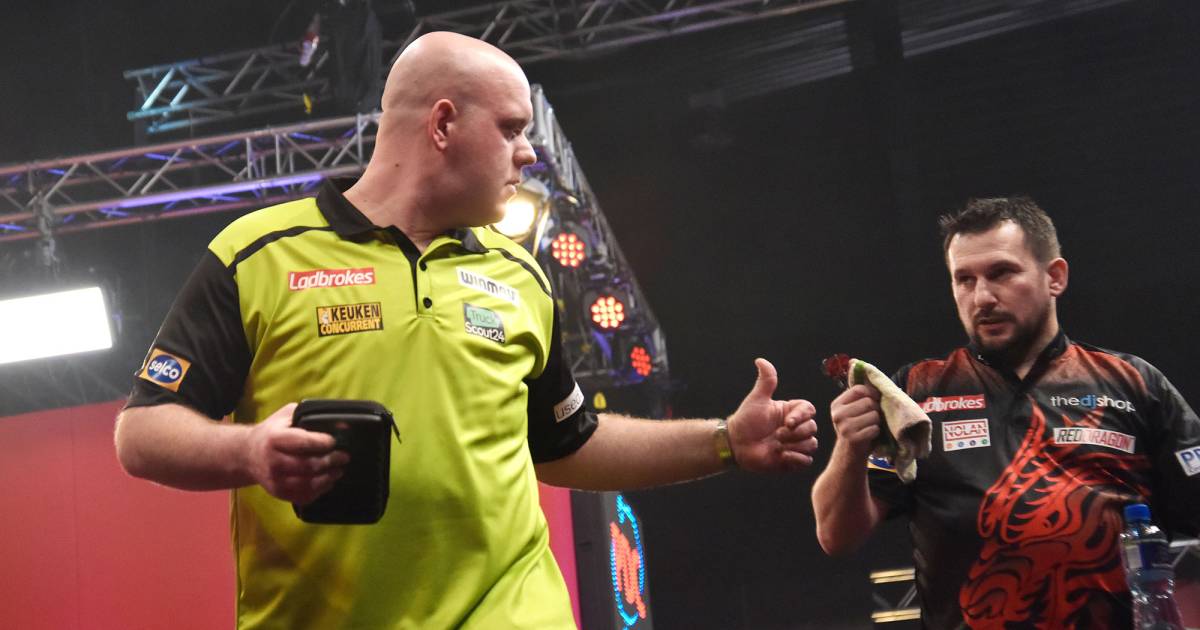 Changeable Van Gerwen Takes Painful Defeat In Premier League Darts Sport Netherlands News Live