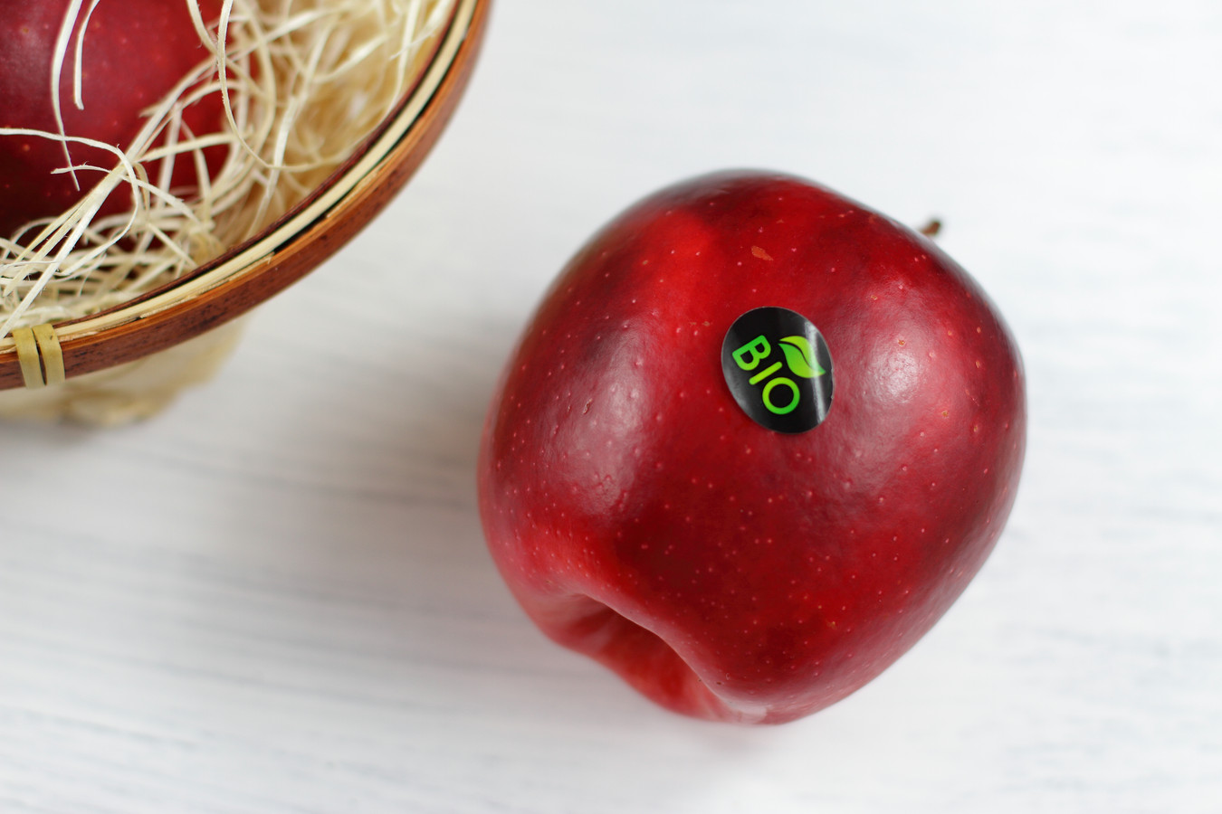 Dit doet het stickertje op je appel in je lichaam als je het per ...