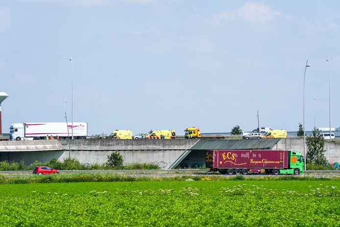 Auto ondersteboven op A58 bij Eindhoven