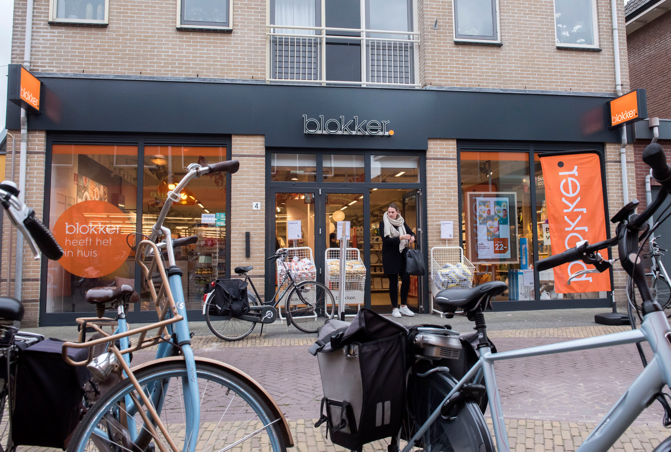 DS-2019-3031 28-03-2019 Blokker opent in Putten voor het eerst een winkel. In het pand waar vroeger Xenos zat. Straat, pand, winkelend publiek.Opdrachtnummer: DS-2019-3031© Ruben Schipper Fotografie