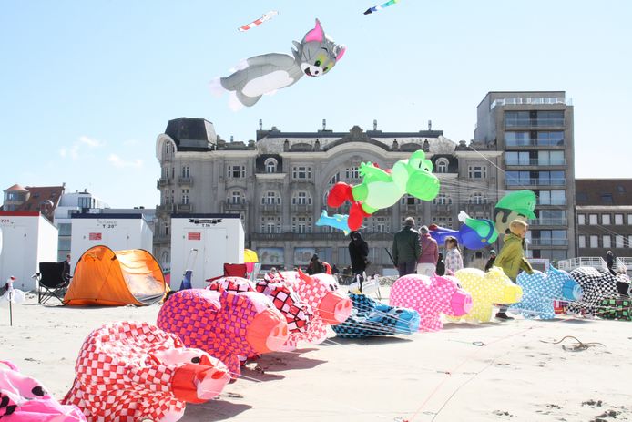 Vliegerfestival op Nieuwpoorts strand