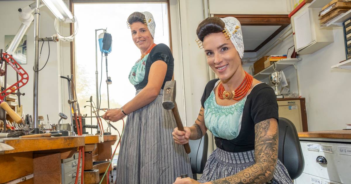 Westkapelse edelsmeden kiezen voor werken in dracht