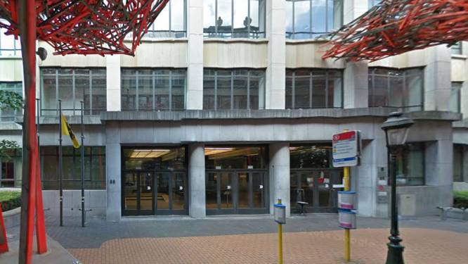 Vlaams Parlement sluit hoofdingang tijdelijk af na aanslagen