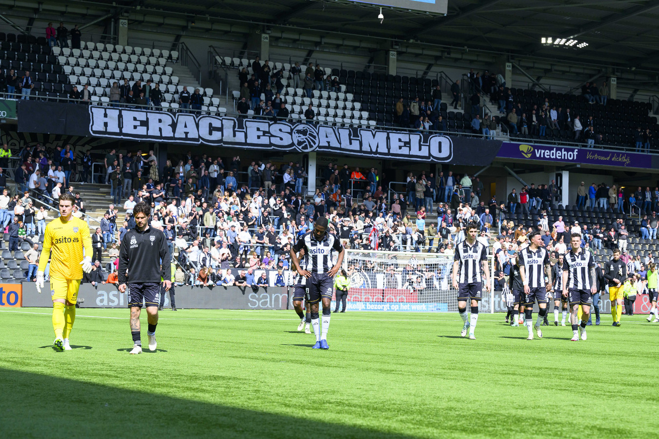 Vinger Op De Zere Plek Heracles-verdediger Leerdam legt na nederlaag vinger op de zere plek