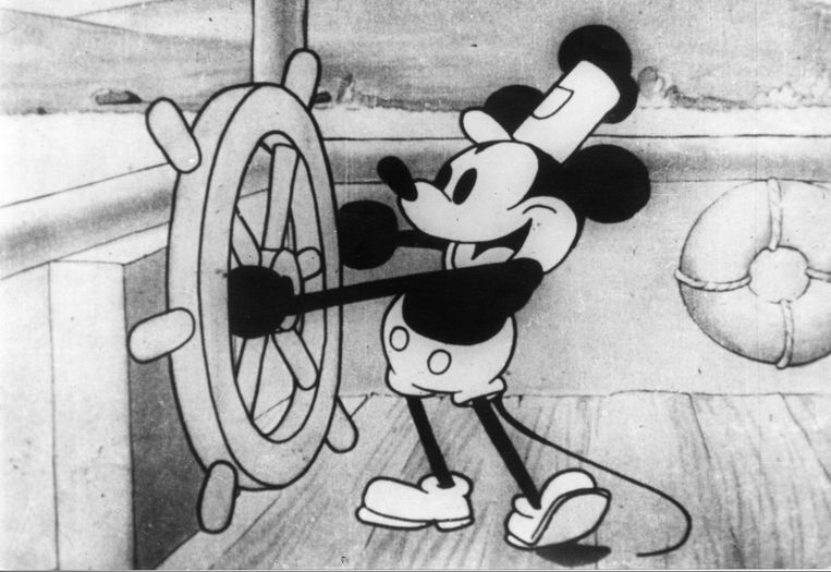 Mickey Mouse maakt zijn publieke entree op 18 november 1928 in de tekenfilm 'Steamboat Willie’, zondag precies 90 jaar geleden. Beeld Disney screenshot