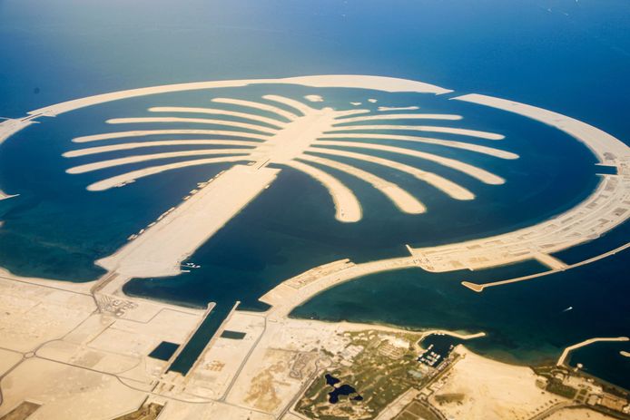Een impressie van de ontwikkeling van Palm Island in Dubai, dat als inspiratie dient voor het nieuwe vakantiepark The Dutch Palm in Cuijk.
