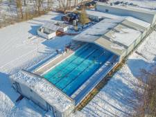 Terwijl iedereen aan schaatsen denkt, kun je in Zwartsluis zwemmen bij -4 graden