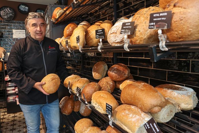 Bakker Alain Verleysen gaat de prijs van brood verhogen als gevolg van de waanzinnige energie- en grondstofprijzen