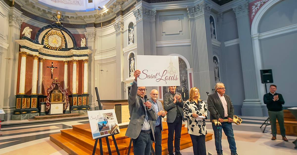 De kleuren grijs, roomwit en zalmroze zijn terug, dus de kapel van Saint Louis kan eindelijk weer op
