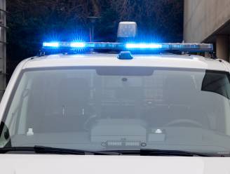 Fietser (28) gewond na aanrijding op rondpunt in Nazareth