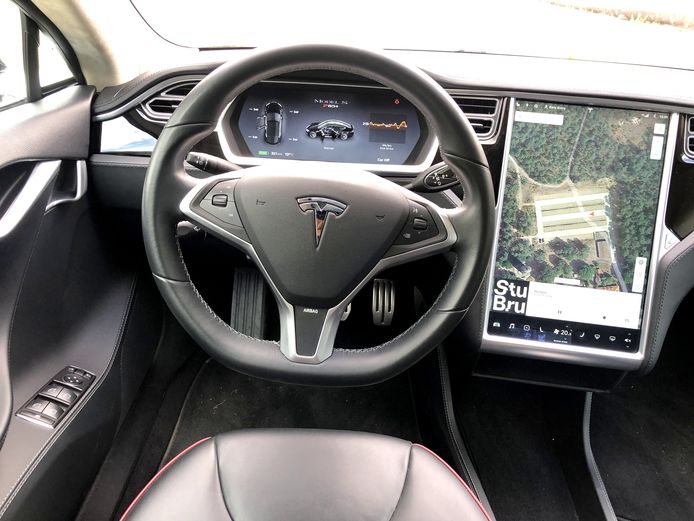 positie Een goede vriend onder Een Tesla voor de helft van de prijs: zo doe je dat | Auto | AD.nl