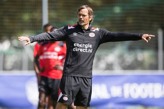 PSV-trainer Phillip Cocu tijdens het trainingskamp in Zwitserland.