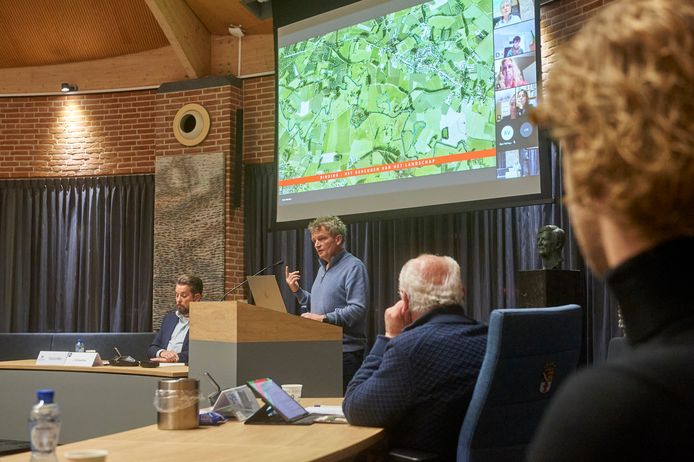 De voormalige Rijksbouwmeester Floris Alkemade presenteert bevindingen van de Raad van Verbeelding.