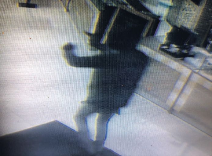 De Jumbo plaatste een paginagrote advertentie met foto van de rasta-overvaller om klanten te waarschuwen