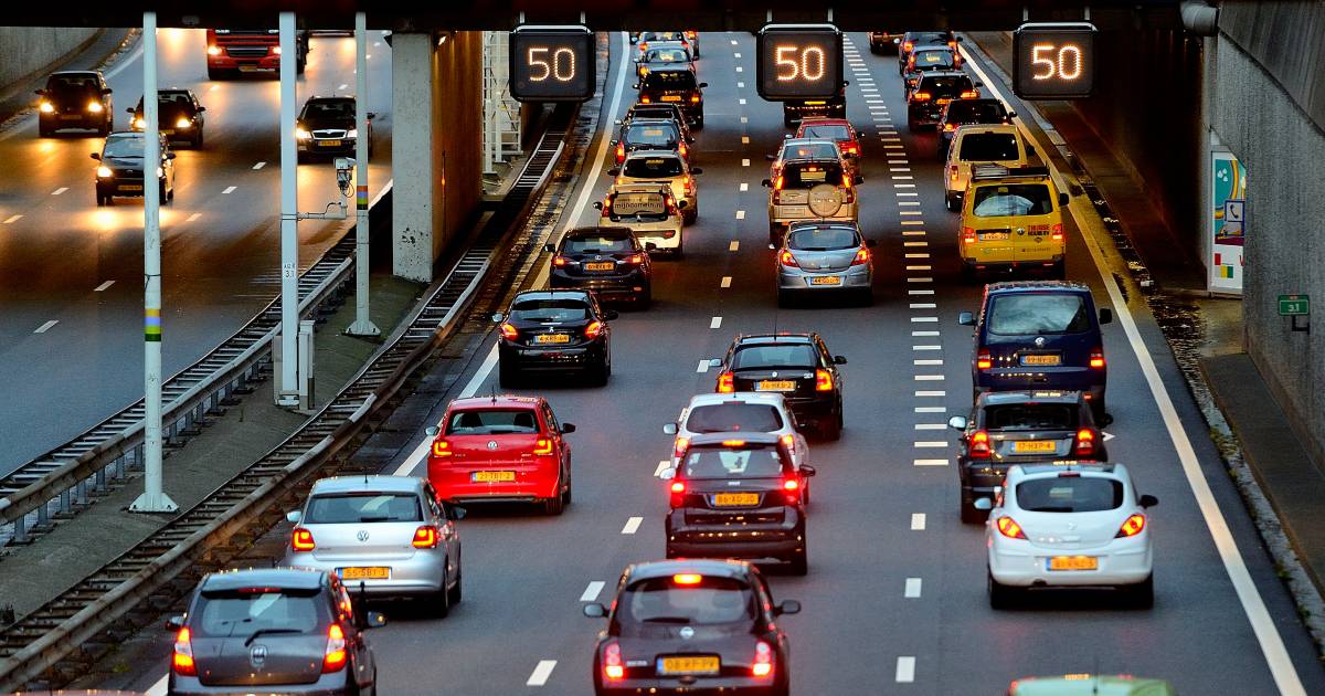 Ongeluk op A28: twee rijstroken dicht tussen ‘t Harde en Zwolle.